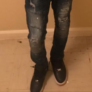 I am selling the shoes